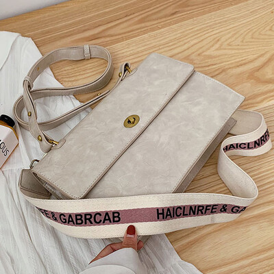 

Hong Kong Wind Retro Pocket Womens 2019 New Qiuhan Single Shoulder Oblique Pants University Bag