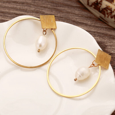 

Retro Freshwater Pearl Earrings Creative Temperament Simple Wild Slim Earrings