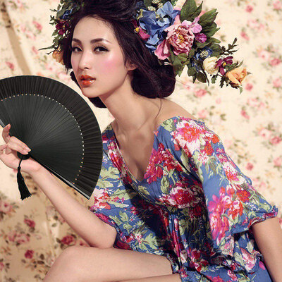 

Chinese Antique Paint Black Folding Fan Head -shaped Hollow Decoration Craft