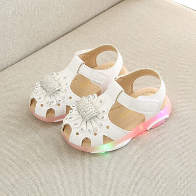 

LED lights sandals baby girls sandals summer flowers princess shoes non-slip soft first walk newborn sneakers beach shoes