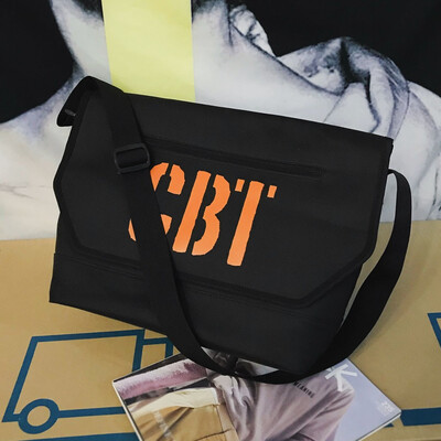 

Tailored Fashion Couple Large Capacity Flip Messenger Bag Street Trend Student Bag