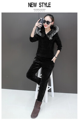 

New autumnwinter 2018 two-piece golden fleece suit for womens casual sports wear with cap&fur collar