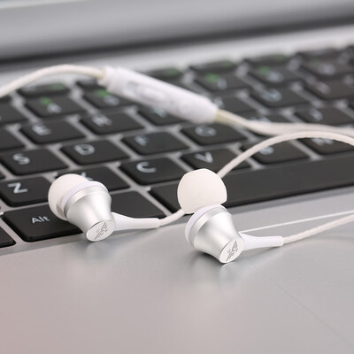 

35mm In Ear Headphones Wired Earbuds Music Earphone with Mic Adjustable Volume In-ear Wired Headset