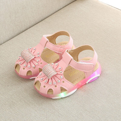 

2019 LED lights sandals baby girls sandals summer flowers princess shoes non-slip soft first walk newborn sneakers beach shoes