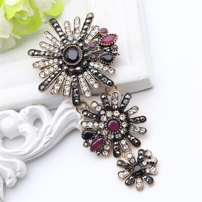 

Turkish Rhinestone Brooch For Women Pendant Type Three Flowers Link Broches Brooches Antique Gold Color Arabesque Resin Jewelry