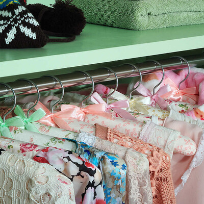 

ОРЗ 20 шт/Pack высокое качество Губка шелка атласная ткань вешалки красочные деревянные одеёды Вешалка держатель хранения стойки