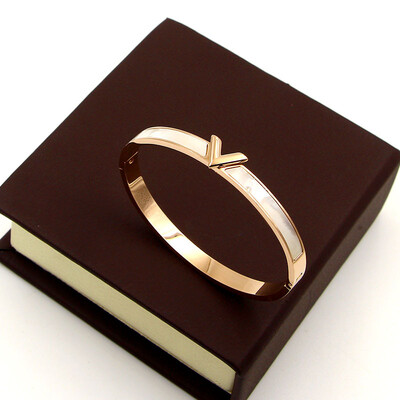 

Fashion Korean V Bangle Letter Shell Bracelet Women Titanium Steel Natural Mother Bell Bracelet Jewelry