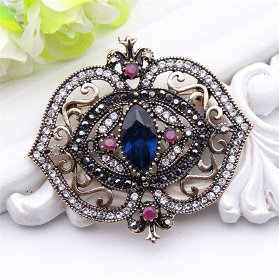 

Vintage Turkish Women Flower Heart Brooch Pins Symmetrical Hollow Arabesque Brooches Broches Antique Gold Color Resin Jewelry