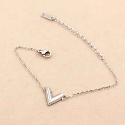 

Korean V Letter Bracelet Women Fashion Titanium Steel 14k Rose Gold Jewelry Anti-Fade