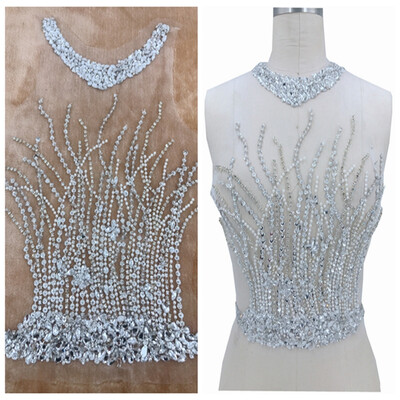 

ручная серебристая шитье на торцах Rhinestones applique на белых сетчатых кристаллах обрезки 44 * 30 см для аксессуара для свадебного платья