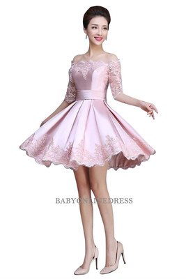 

2018 A-line Off-shoulder Half Sleeves Short Lace Appliques Prom Dresses