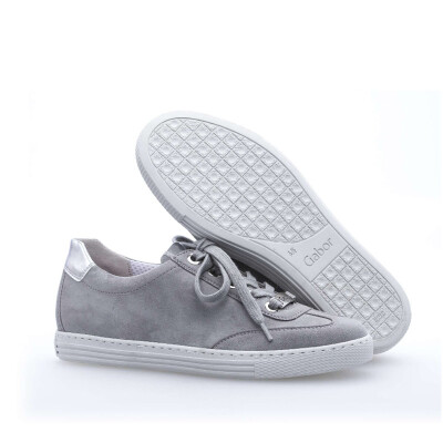 

Casual white shoes