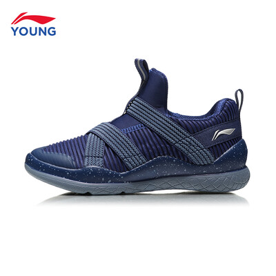 

Li Ning official flagship store childrens shoes boys sports shoes set foot a pedal elastic webbing childrens sports shoes YKCN106-5 Navy blue Flint Blue 395