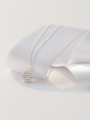 

ONICE 925 Sterling Silver Necklace with Flower Honeycomb Pendant Accented with Zircon WQX025