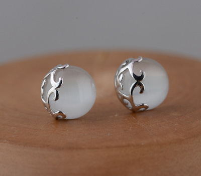 

Golden Deer silver ornament S925 silver inlaid synthetic cat eye Earrings simple classic gift