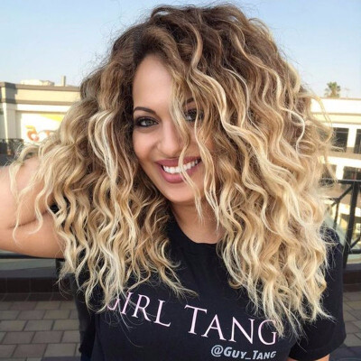 

Short Blonde Wigs Curly Fashion Hairstyle Handmade Heat Resistance Synthetic Wig