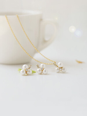 

ONICE 925 Sterling Silver Necklace with Cultured Pearls Square Flower Pendant WQX026