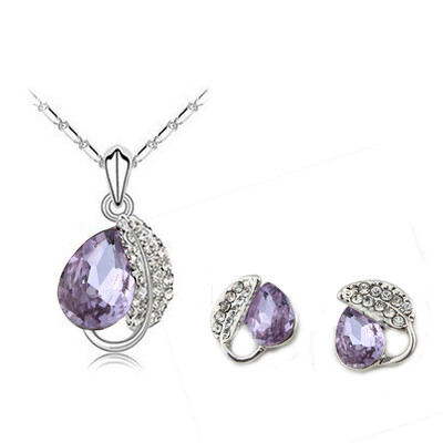 

Silvery Filled Rhinestone Leaf & Dewdrop Pendant Necklace Earrings Gem Set