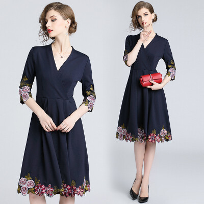 

2018 Autumn Embroidery Dress Fashion Casual Slim V-neck Work Casual Slim Vintage A-Line Party Dresses