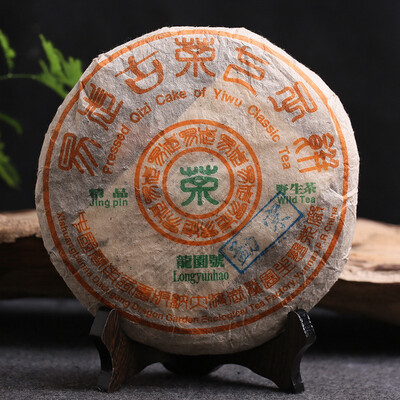 

Long Yuan Hao Wild Yiwu Mengsong Ancient Tree Pu-erh Tea Cake 2003 357g Raw