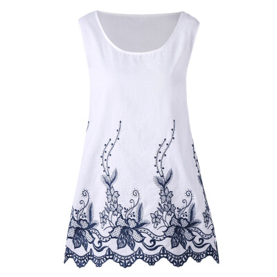 

Plus Size Embroidery Scalloped Edge Tank Top