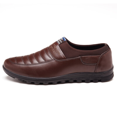 

Mens business casual Cowhide leather shoes sets foot