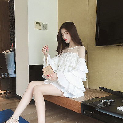 

Sustory ladies 2017 spring sexy hollow mesh stitching chiffon shirt samurai long-sleeved jacket SU063 all white