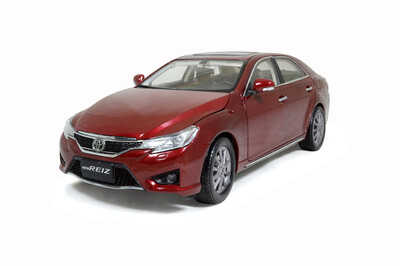 

118 scale Toyota Reiz 2014 Limit Edition diecast model car red