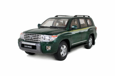 

1:18 scale Toyota Land Cruiser 2012 LC200 diecast model car green
