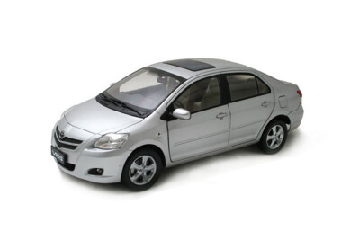 

масштаб 1:18 Toyota Vios 2008 Diecast модель автомобиля серебряный