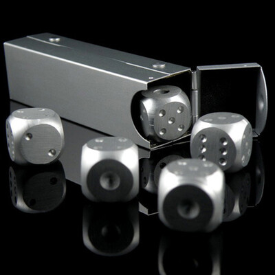 

5 pieces Portable dice game cubes + 1 piece Rectangular dice box toys