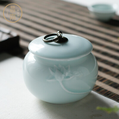 

Changnan tea cans storage tea ceramic sealed cylinder portable portable tea box Jingdezhen small copper buckle