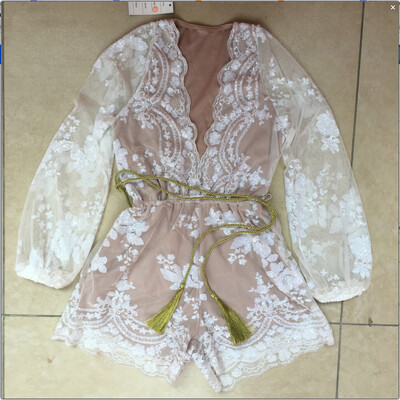 

Super giant recommend sparkling low-cut deep v with a lantern sleeve&a pair of shorts hot style