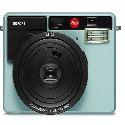 

Фотокамера Leica / Leica SOFORT, когда-то отображаемая, стояла на солнце