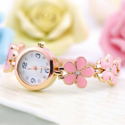 

Korean Fashion Daisies Flower Rose Gold Bracelet Wrist Watch Women Girl gift