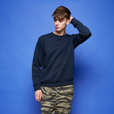 

The autumn set of the men and women of the men and women of the men and women of the men and women in a long sleeved suit