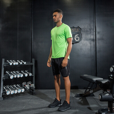 

The cheetah sports suit men's summer short-sleeved fitness jogging suit is breathable with sweat and sweats