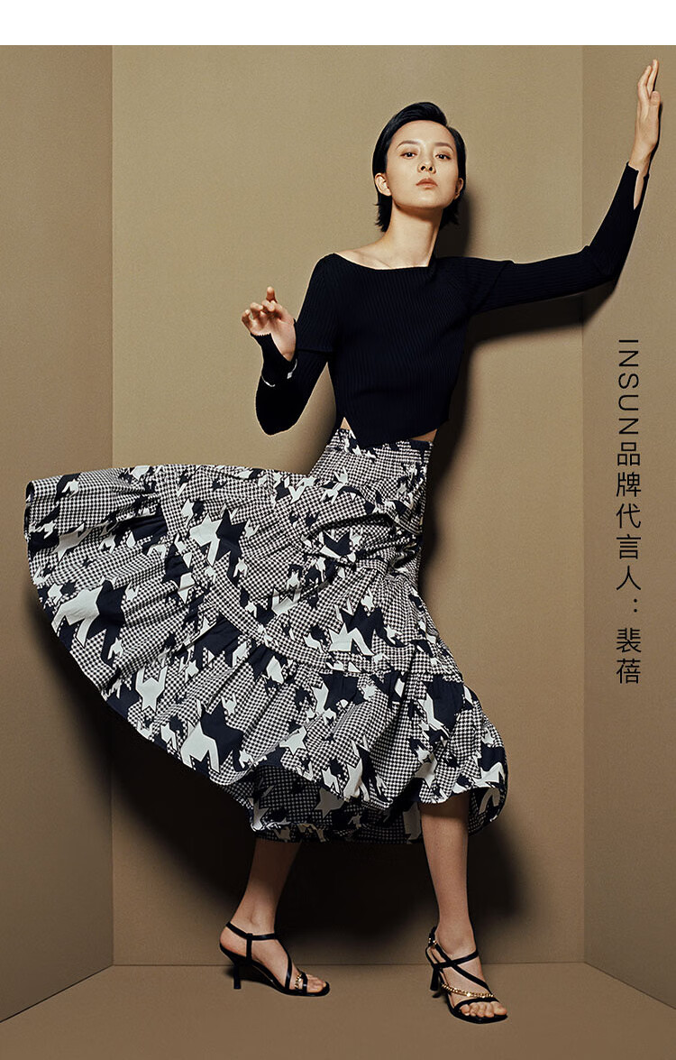 【裴蓓同款】恩裳2022年春新款经典版型修身时尚线条感毛针织衫女