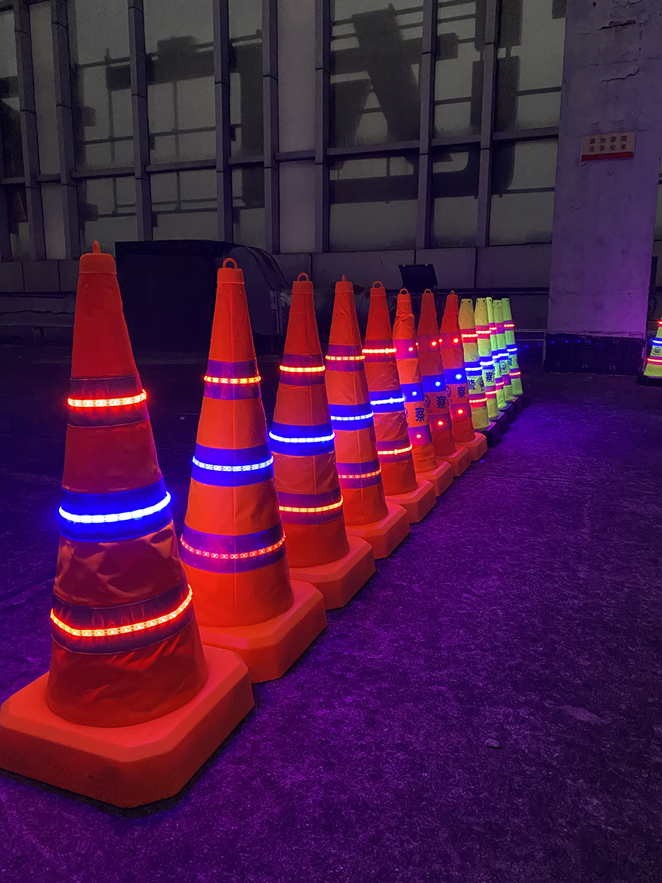 led灯带路锥警示爆闪发光伸缩路锥usb充电车载便携路障反光雪糕桶警示