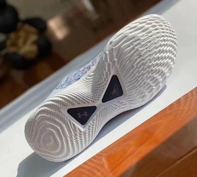 《库里8鸳鸯生日粉全黑白7代勇士主场6雪花圆周率透气篮球鞋男9 库里8