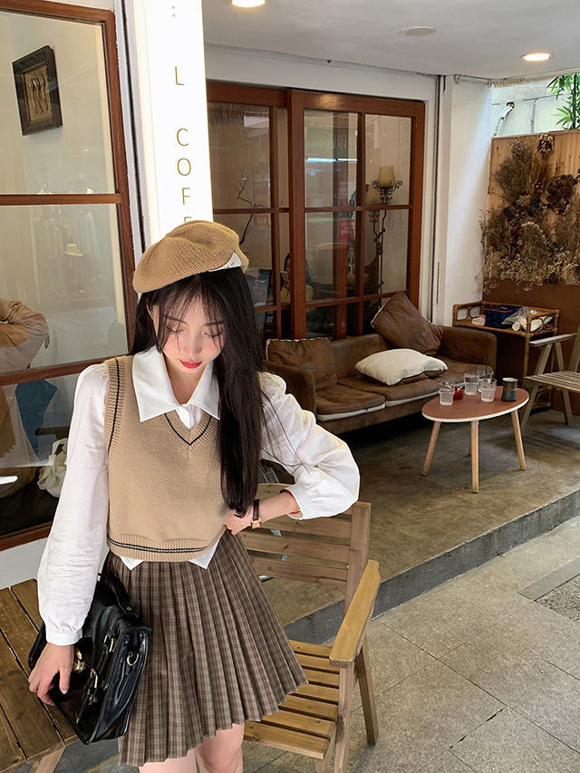 学院风针织马甲女秋新款英伦风宽松外搭背心短款v领无袖外穿上衣驼色s