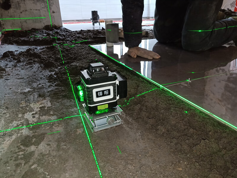 墙地通用12线水平仪绿光贴墙仪16线贴地仪高精度蓝光贴墙砖平水仪12线
