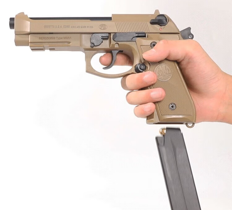 乖巧龑虎m9a1激光抛壳金属反吹发射器食铁兽塔伯莱m92f模型玩具枪 银