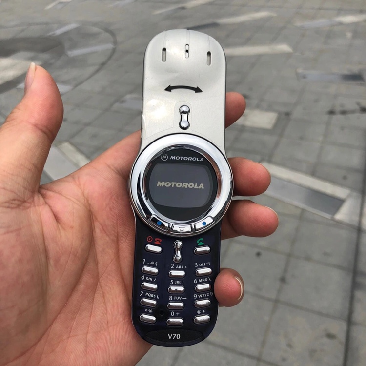 享惠油2022新款摩托罗拉(motorola)v70 古董怀旧老款手机 翻盖旋转