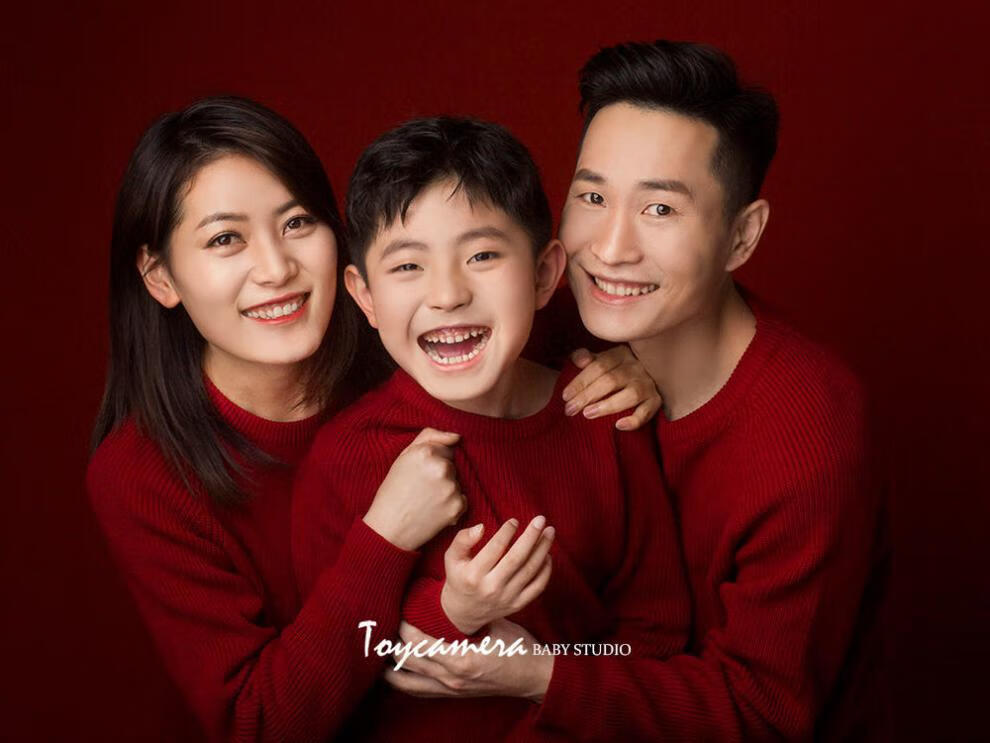 婴贝聪2022年新款红色毛衣亲子装全家福影楼拍照喜庆摄影服装肖像服饰