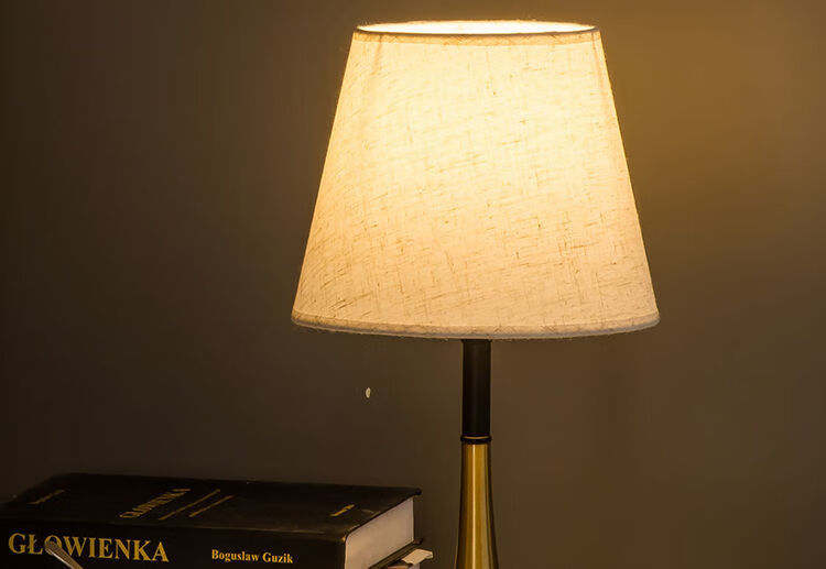 台灯创意北欧床头柜酒店民宿简约台风大号亚麻led灯泡t触摸开关三色变