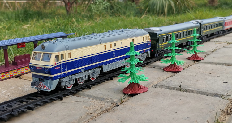 火车模型轨道儿童电动玩具中国25绿红蓝白皮客车厢男孩玩具 精致金温