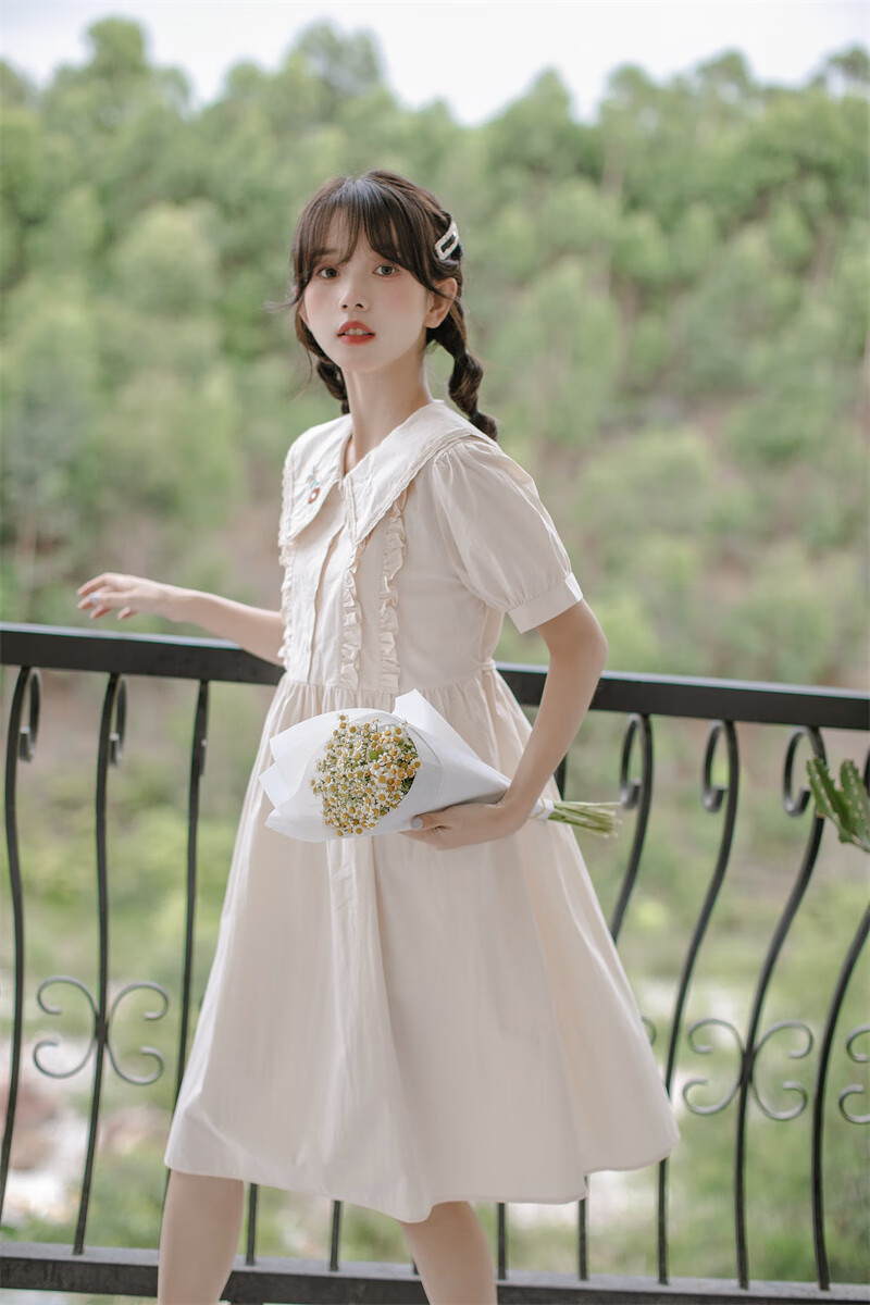 亿梵莎裙子夏天学生少女装2022新款日系木耳边设计绣花娃娃领连衣裙女