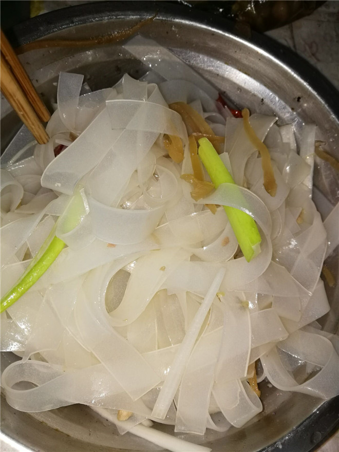 干货水晶粉皮水晶凉皮凉拌菜土豆宽粉皮非大拉皮量大批发一斤试吃装