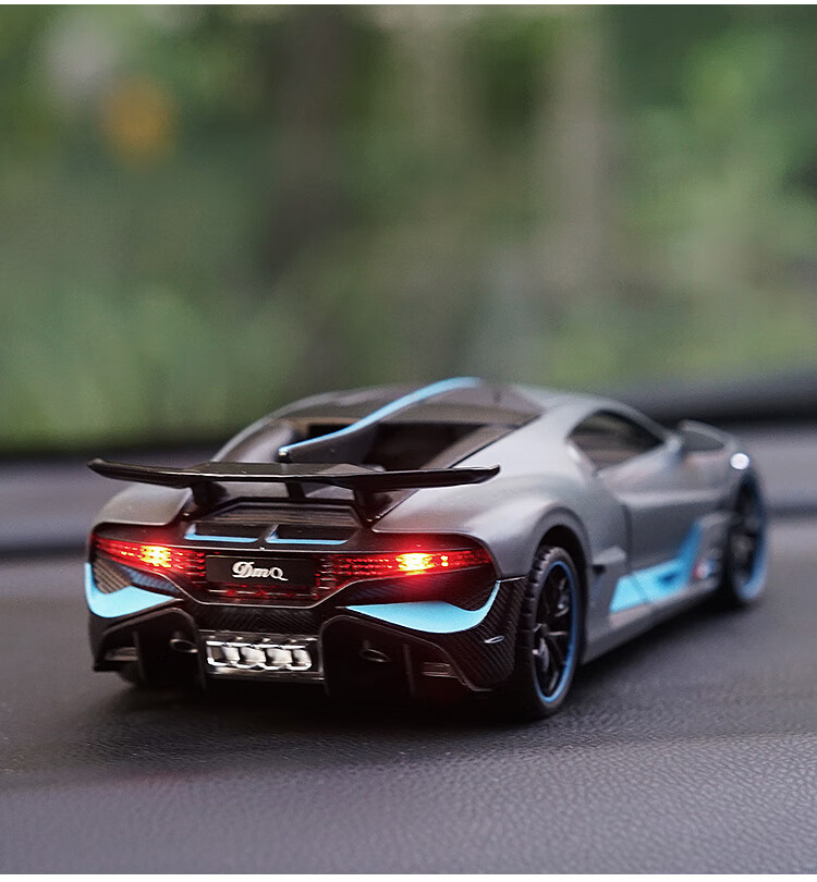 仿真布加迪divo跑汽车模型合金1:32回力儿童玩具车摆件收藏礼物 灰色